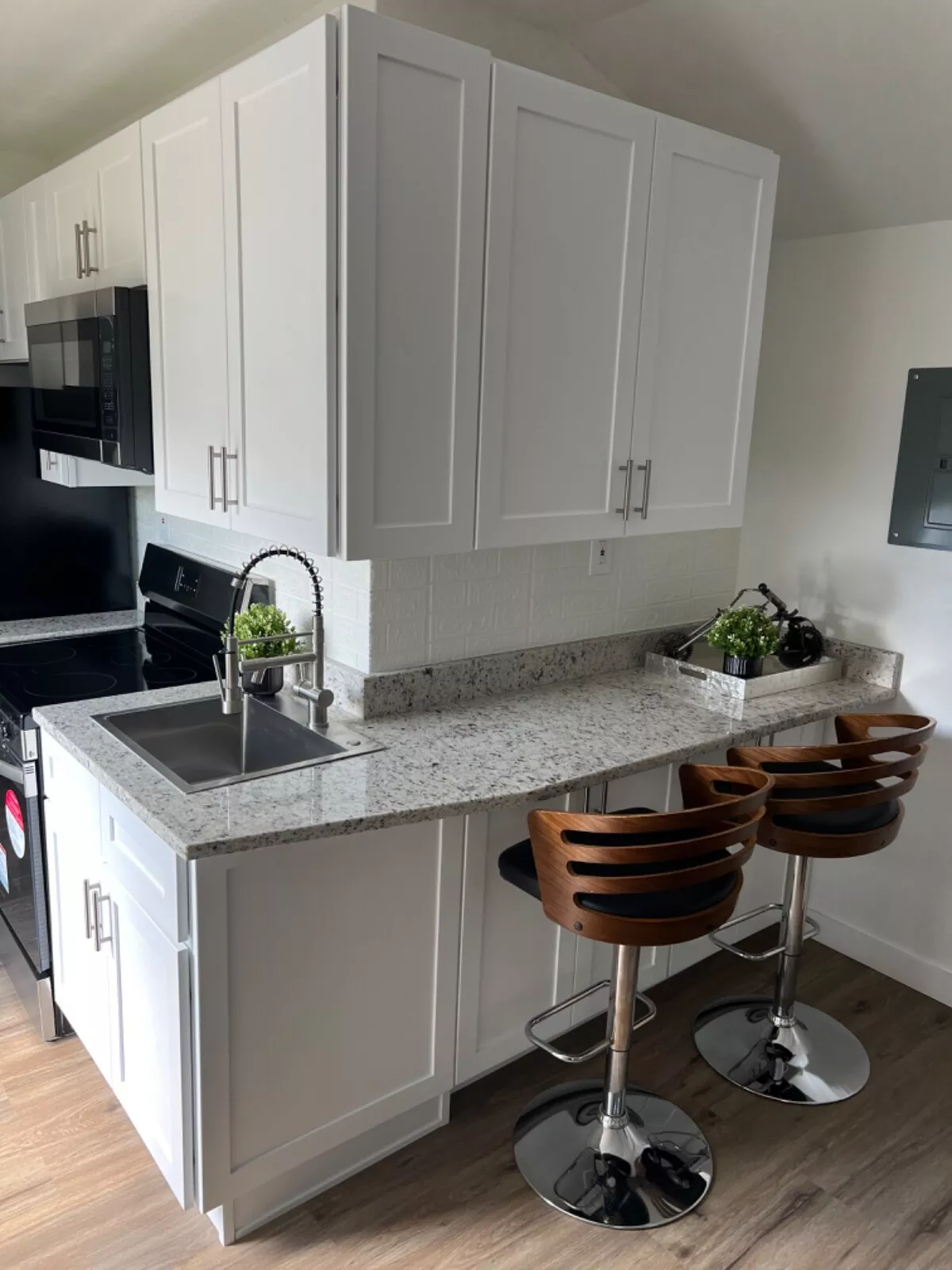 Stylish Metal Tiny House for Sale - 1 Bedroom, 1 Bathroom - Image 2